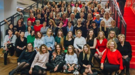 SiÅ‚a wspólnego dziaÅ‚ania Styl życia, LIFESTYLE - PomysÅ‚ na wÅ‚asny biznes i dążenie, by osadzić go bezpiecznie, a potem z sukcesami prowadzić w realiach rynkowych oraz czerpać z tego satysfakcjÄ™ koncepcyjnÄ… i finansowÄ… – to cel, który przyÅ›wieca laureatkom unikalnego, jedynego w Polsce programu „Biznes w Kobiecych RÄ™kachâ€.