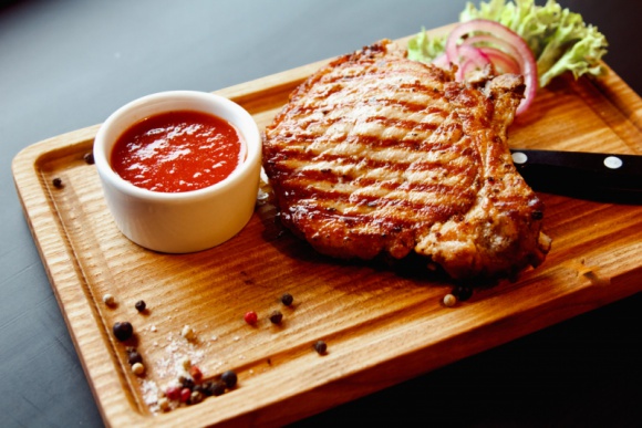 Grillowe menu dla wielbicieli orientu Styl Å¼ycia, LIFESTYLE - Letnie weekendy to okazje do wyjazdu za miasto lub spotkania ze znajomymi na Å›wieÅ¼ym powietrzu. Wtedy grill zwykle zastÄ™puje obiad lub kolacjÄ™.