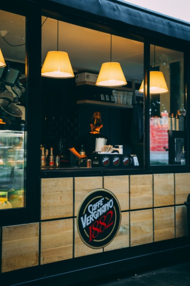 1882 Street Coffee - tradycyjna wÅ‚oska kawa w miejskim wydaniu Styl Å¼ycia, LIFESTYLE - W Krakowie pojawiÅ‚ siÄ™ wyjÄ…tkowy kawowy koncept: 1882 Street Coffee. To pierwszy tego typu projekt CaffÃ¨ Vergnano w Polsce i na Å›wiecie, Å‚Ä…czÄ…cy tradycjÄ™ najstarszej, rodzinnej palarni kawy we WÅ‚oszech z miejskÄ… modÄ… na Street Food.