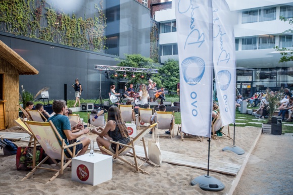 Krajewski i Lubrano zagrajÄ… na jazzOVO Muzyka, LIFESTYLE - Premierowy cykl wakacyjnych koncertÃ³w na patio budynku OVO WrocÅ‚aw nabiera rozpÄ™du. W dwa najbliÅ¼sze piÄ…tki usÅ‚yszeÄ‡ moÅ¼na wokalistÃ³w we WrocÅ‚awiu wrÄ™cz uwielbianych: Tomasza Krajewskiego i NataliÄ™ Lubrano. Wieczory zapowiadajÄ… siÄ™ magicznie.