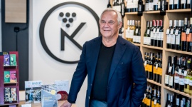 Marek Kondrat otwiera nowy sklep w Bydgoszczy BIZNES, Kultura - OkoÅ‚o 200 win z 14 krajÃ³w Europy, w tym regionalne trunki z niewielkich, rodzinnych winnic. W Park Hotelu w Bydgoszczy wÅ‚aÅ›nie otworzyÅ‚ siÄ™ nowy sklep Marka Kondrata. WkrÃ³tce znany aktor odwiedzi z tej okazji Bydgoszcz.