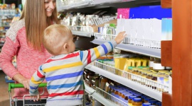 Mama w sklepie: sÅ‚ucha dziecka i lubi sprawdzonÄ… ofertÄ™ BIZNES, Konsument - Matki pozwalajÄ… swoim pociechom samodzielnie wybieraÄ‡ ulubione przekÄ…ski. ChÄ™tniej siÄ™gajÄ… po marki, ktÃ³re juÅ¼ znajÄ… i nie sÄ… otwarte na eksperymenty. KupujÄ…c dziecku sÅ‚odycze, najczÄ™Å›ciej chcÄ… sprawiÄ‡ mu radoÅ›Ä‡ i okazaÄ‡ miÅ‚oÅ›Ä‡.
