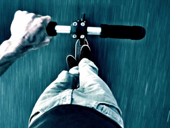 City Rider Storm â€“ hulajnoga XXI w. od Goclever Styl Å¼ycia, LIFESTYLE - Nowoczesne hulajnogi majÄ… kilka istotnych cech, ktÃ³re sprawiajÄ…, Å¼e wiele osÃ³b podrÃ³Å¼ujÄ…cych po mieÅ›cie do pracy lub szkoÅ‚y wybiera wÅ‚aÅ›nie ten sprzÄ™t â€“ sÄ… lekkie i niewielkie, a na dodatek skÅ‚adajÄ… siÄ™, co oznacza, Å¼e bez problemu moÅ¼na je zabraÄ‡ do sklepu czy biura.