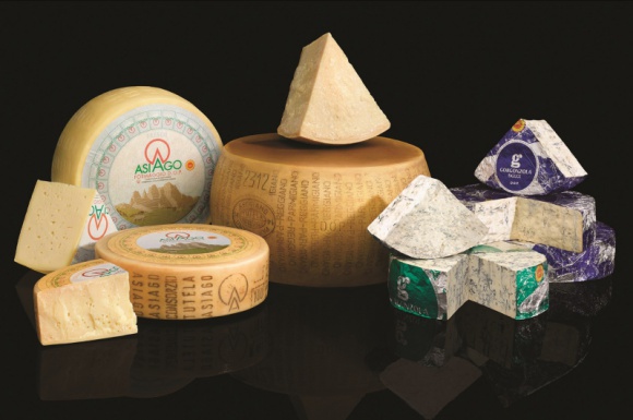 Jak umilić sobie długie jesienne wieczory? Styl życia, LIFESTYLE - Idealne na poprawę nastroju będą oryginalne włoskie sery takie jak Gorgonzola DOP, Parmigiano Reggiano DOP oraz Asiago DOP.