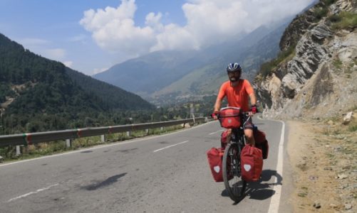 Niezmordowany podrÃ³Å¼nik przejechaÅ‚ rowerem przez Himalaje. PokonaÅ‚ 1300 km