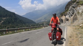 Niezmordowany podrÃ³Å¼nik przejechaÅ‚ rowerem przez Himalaje. PokonaÅ‚ 1300 km Styl Å¼ycia, LIFESTYLE - Marcin Korzonek przez ponad miesiÄ…c przemierzaÅ‚ samotnie w Indiach najwyÅ¼sze pasmo gÃ³rskie Å›wiata.