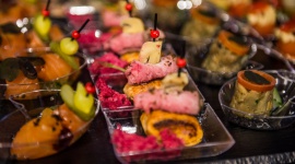 Za nami Gala Effie Awards 2018 Styl Å¼ycia, LIFESTYLE - Gala Effie Awards to najwaÅ¼niejszy dzieÅ„ w branÅ¼y komunikacji marketingowej. O jej tegorocznÄ… oprawÄ™ kulinarnÄ… zadbaÅ‚a marka Deli Catering.