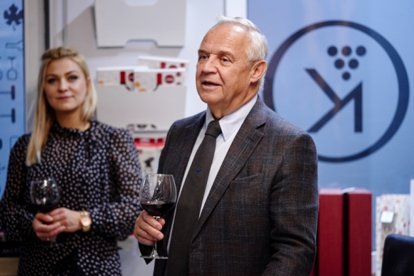 Idee z wina pÅ‚ynÄ…ce. Nowy sklep Marka Kondrata Styl Å¼ycia, LIFESTYLE - Marek Kondrat oficjalnie otworzyÅ‚ Ã³smy sklep pod szyldem Kondrat Wina Wybrane.