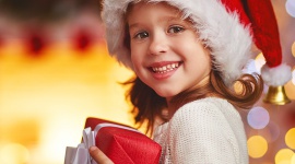 DÄ™biecka Paczka w gwiazdkowym prezencie Styl Å¼ycia, LIFESTYLE - I Ty moÅ¼esz zostaÄ‡ ÅšwiÄ™tym MikoÅ‚ajem i pomÃ³c podopiecznym stowarzyszenia â€žÅ»urawinkaâ€. Wystarczy, Å¼e przyniesiesz sÅ‚odycze, maskotki, ozdoby Å›wiÄ…teczne lub Å›rodki czystoÅ›ci do biura sprzedaÅ¼y Red Parku.