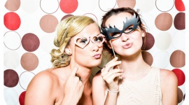 Przygotuj siÄ™ na sylwestrowÄ… noc! Styl Å¼ycia, LIFESTYLE - JeÅ›li witaÄ‡ Nowy Rok, to tylko w szampaÅ„skich nastrojach! OrganizacjÄ™ Sylwestra warto wiÄ™c sobie uÅ‚atwiÄ‡, aby mÃ³c siÄ™ skupiÄ‡ przede wszystkim na zabawie i przyjemnie spÄ™dzonym czasie, a nie na samych przygotowaniach. Jak to zrobiÄ‡?