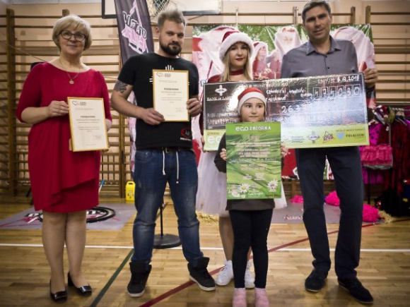 Szkolna zbiÃ³rka makulatury. Podsumowanie akcji Lastagu Styl Å¼ycia, LIFESTYLE - 27 ton makulatury o wartoÅ›ci blisko 5 tysiÄ™cy zÅ‚otych â€“ to bilans akcji, ktÃ³rÄ… zainicjowaÅ‚ biaÅ‚ostocki klub Lastag. Wszystko po to, by wesprzeÄ‡ Podlaskie Hospicjum DzieciÄ™ce â€žObok nasâ€, ktÃ³re we wrzeÅ›niu rozpoczÄ™Å‚o swojÄ… dziaÅ‚alnoÅ›Ä‡.