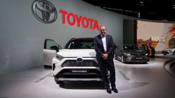 Alain Uyttenhoven o rewolucji w gamie Toyoty Muzyka, LIFESTYLE - W gamie modelowej Toyoty trwa rewolucja, zapoczÄ…tkowana w 2016 roku przez kompaktowego crossovera Toyota C-HR. W roku 2018 doÅ‚Ä…czyÅ‚y do niego kolejne, jak Toyota RAV4, sedan Camry czy sportowa Supra.