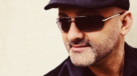 WESLEY wraca z tanecznym hitem "Dogonić czas" Muzyka, LIFESTYLE - Wokalista, kompozytor i autor tekstów po przerwie wraca na polską scenę muzyczną. Kiedyś związany z zespołem Papa Dance, dziś jako Wesley kontynuuje swoją karierę solo.