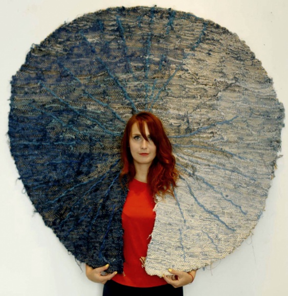 Wernisaż MATERIA X w Galerii Delfiny Sztuka, LIFESTYLE - W najbliższy piÄ…tek 5 kwietnia o godz. 19:00 w Galerii Delfiny odbÄ™dzie siÄ™ wernisaż wystawy tkanin „Materia Xâ€. Na wystawie zaprezentowane zostanÄ… gobeliny autorstwa Anny Hlebowicz oraz Zygmunta Åukasiewicza.