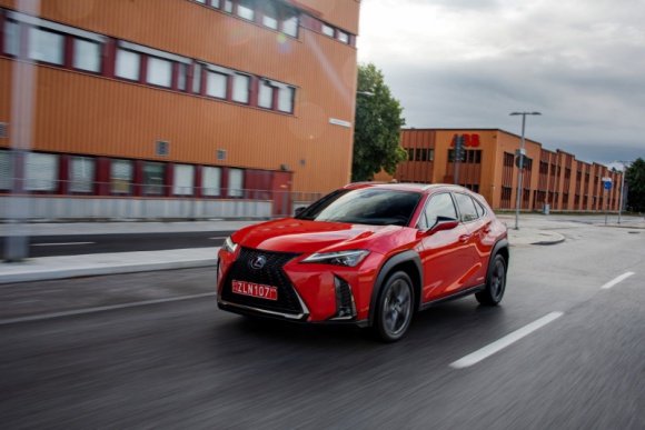 Lexus zwyciÄ™Å¼a w stolicy elektromobilnoÅ›ci