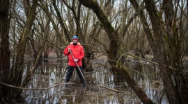Ostatnia dzika rzeka Styl życia, LIFESTYLE - SpÅ‚yw tratwÄ… flisackÄ… od granicy z BiaÅ‚orusiÄ… aż do Warszawy – takÄ… wyprawÄ™ planuje Åukasz DÅ‚ugowski, pomysÅ‚odawca „Mikrowypraw†i zaÅ‚ożyciel Fundacji „DZIKOâ€. Wyprawa ma być protestem przeciwko planowanej regulacji rzek oraz budowy kanaÅ‚u wzdÅ‚uż Bugu.