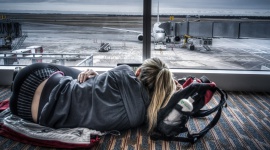Konkurs Eurowizji rozpoczÄ™ty! Ale co, jeÅ›li przez opÃ³Åºniony lot nie dotarÅ‚eÅ›? Muzyka, LIFESTYLE - â€‹To znowu ta chwila w roku... Eurowizja. Wydarzenie, ktÃ³re gromadzi miliony ludzi przed telewizorami i tysiÄ…ce wokÃ³Å‚ sceny. Gospodarzem imprezy tym razem jest Tel Awiw, a tegoroczne hasÅ‚o brzmi â€žOdwaÅ¼ siÄ™ marzyÄ‡â€ (Dare to Dream).