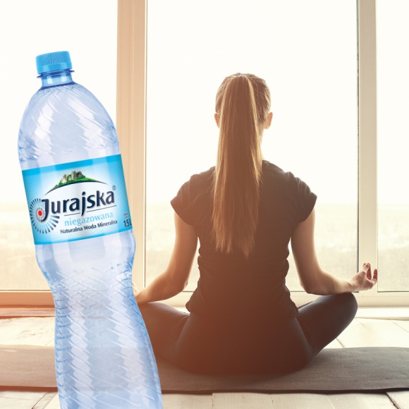 Prawdy i mity o wodzie Styl Å¼ycia, LIFESTYLE - Czy wodÄ™ moÅ¼na przedawkowaÄ‡, a kranÃ³wka jest taka sama jak woda mineralna? Czy picie wody sprzyja odchudzaniu i czy moÅ¼na popijaÄ‡ jÄ… w czasie posiÅ‚ku? Potwierdzamy fakty i obalamy mity.