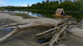 SpÅ‚yw Åukasza DÅ‚ugowskiego rozpoczÄ™ty - protest przeciwko regulacji rzek Styl Å¼ycia, LIFESTYLE - 14 lipca Åukasz DÅ‚ugowski rozpoczÄ…Å‚ okoÅ‚o miesiÄ™czny spÅ‚yw tratwÄ… flisackÄ… po ostatniej dzikiej rzece w Polsce â€“ Bugu. Inicjatywa wspÃ³Å‚zaÅ‚oÅ¼yciela fundacji â€žDZIKOâ€ jest prowadzona w ramach protestu przeciwko planowanym regulacjom rzek.