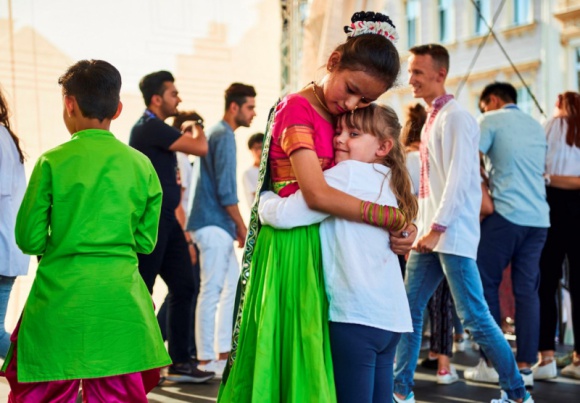 10 kadrÃ³w z 10. edycji Brave Kids Styl Å¼ycia, LIFESTYLE - Ponad 100 mÅ‚odych artystÃ³w z 16 krajÃ³w caÅ‚ego Å›wiata zawÅ‚adnÄ™Å‚o na kilkanaÅ›cie dni WrocÅ‚awiem, Rzeszowem, WaÅ‚brzychem, Lesznem i Radziejowicami.