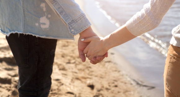 Wakacje â€“ czas na miÅ‚oÅ›Ä‡? Styl Å¼ycia, LIFESTYLE - Z badaÅ„ wynika, Å¼e Polacy sÄ… romantyczni - wierzÄ… w miÅ‚oÅ›Ä‡ od pierwszego wejrzenia, rozczula ich widok caÅ‚ujÄ…cych siÄ™ staruszkÃ³w i chÄ™tnie zabierajÄ… swoje drugie poÅ‚Ã³wki na randki.