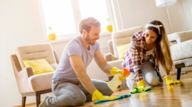 Jak dzieliÄ‡ siÄ™ obowiÄ…zkami domowymi Styl Å¼ycia, LIFESTYLE - Domowe obowiÄ…zki takie jak gotowanie, sprzÄ…tanie czy opieka nad dzieÄ‡mi zazwyczaj traktowane sÄ… jako â€žkobiece zajÄ™ciaâ€.