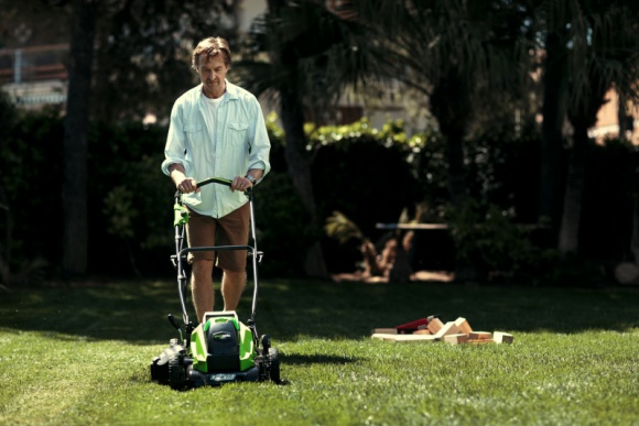 Jakiej kosiarki wymaga TwÃ³j trawnik? Styl Å¼ycia, LIFESTYLE - Ile mamy trawy do skoszenia? Lubimy wysiÅ‚ek fizyczny czy niekoniecznie? Pracujemy na rÃ³wnym terenie czy na pofaÅ‚dowanym? Wszystko to ma duÅ¼e znaczenie przy wyborze odpowiedniego urzÄ…dzenia. Zobaczmy wiec, na co zwrÃ³ciÄ‡ uwagÄ™, wybierajÄ…c siÄ™ na zakupy.