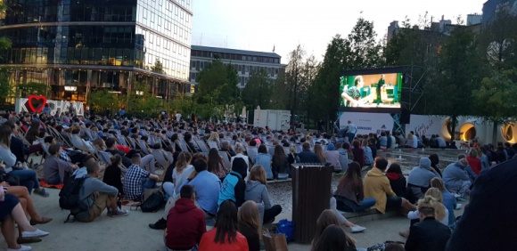 Kino letnie na Placu Europejskim BIZNES, Kultura - SierpieÅ„ pod znakiem kina letniego: „Free Solo: ekstremalna wspinaczkaâ€, „Morderstwo w Orient Expressie†i „Rioâ€