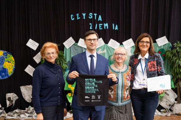 Kolejna edycja programu â€žCzysta Ziemiaâ€- P&G edukuje ekologicznie Styl Å¼ycia, LIFESTYLE - Procter & Gamble, lider branÅ¼y FMCG na Å›wiecie, rozpoczÄ…Å‚ w Polsce drugÄ… odsÅ‚onÄ™ programu â€žCzysta Ziemiaâ€. Jest to wieloletnia inicjatywa stanowiÄ…ca element strategii zrÃ³wnowaÅ¼onego rozwoju koncernu.