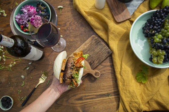 Na kulinarnym szlaku Roztocza Styl Å¼ycia, LIFESTYLE - Malownicze i wciÄ…Å¼ nieodkryte Roztocze zachwyca nie tylko bogactwem natury, ale i smakÃ³w. Region ten sÅ‚ynie m.in. z daÅ„ mÄ…cznych, potraw na bazie kaszy gryczanej oraz miodÃ³w i olejÃ³w. Obok doskonaÅ‚ej kuchni, odkryÄ‡ tu moÅ¼na rÃ³wnieÅ¼ bogate tradycje winiarskie.