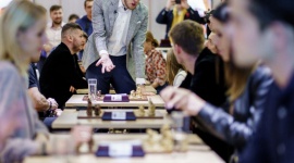 PO RAZ PIERWSZY W POLSCE –SZACHOWE MISTRZOSTWA GWIAZD! Gwiazdy, LIFESTYLE - Dnia 27 listopada 2019 r. na PGE Narodowym w Warszawie odbyły się Szachowe Mistrzostwa Gwiazd! To pierwsza taka impreza, podczas której osoby znane z polskiego show-biznesu miały okazję zmierzyć się przy szachownicy pod okiem pasjonata szachów, Michała Kanarkiewicza!