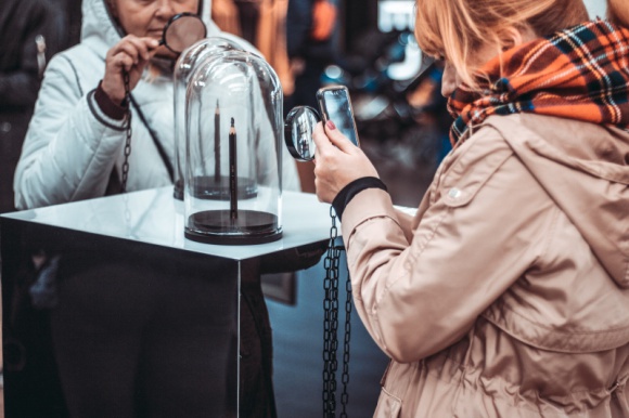 Zobacz najmniejszÄ… na Å›wiecie â€žGrÄ™ o tronâ€ [5 POWODÃ“W] Sztuka, LIFESTYLE - Takiej â€žGry o tronâ€ jeszcze nie widzieliÅ›cie. Zamiast potÄ™Å¼nych smokÃ³w â€“ mikrogady, w miejscu Å»elaznego Tronu â€“ mikronowe siedzisko. Tak wyglÄ…da najmniejsza na Å›wiecie â€žGra o tronâ€. Najmniejsza nie ze wzglÄ™du na liczbÄ™ eksponatÃ³w, a ich rozmiar. Tu w skali mikro.