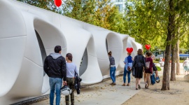 Kolor, przed ktÃ³rym stoisz â€“ nowa wystawa na placu Europejskim BIZNES, Kultura - Fundacja Sztuka w MieÅ›cie i Ghelamco prezentujÄ… nowÄ… wystawÄ™ w plenerowej galerii sztuki Art Walk.