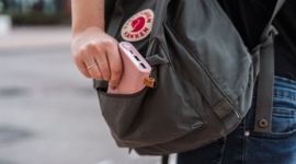 Jak odciÄ…Å¼yÄ‡ damskÄ… torebkÄ™ i ulÅ¼yÄ‡ krÄ™gosÅ‚upowi? Styl Å¼ycia, LIFESTYLE - Jak nauczyÄ‡ siÄ™ trudnej sztuki eliminacji iloÅ›ci przenoszonych przedmiotÃ³w? I co naprawdÄ™ powinno siÄ™ znaleÅºÄ‡ w damskiej torebce?