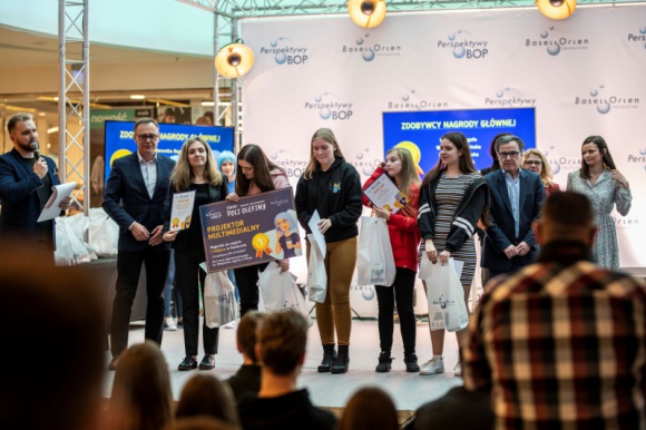PoznaliÅ›my zwyciÄ™zcÃ³w projektu â€žPerspektywy BOP 2019/2020â€ Styl Å¼ycia, LIFESTYLE - UroczystÄ… GalÄ… FinaÅ‚owÄ… w galerii handlowej Mazovia zakoÅ„czyÅ‚a siÄ™ tegoroczna edycja projektu â€žPerspektywy BOPâ€, w ktÃ³rym uczestniczyÅ‚a mÅ‚odzieÅ¼ z oÅ›miu szkÃ³Å‚ ponadpodstawowych z powiatu pÅ‚ockiego.