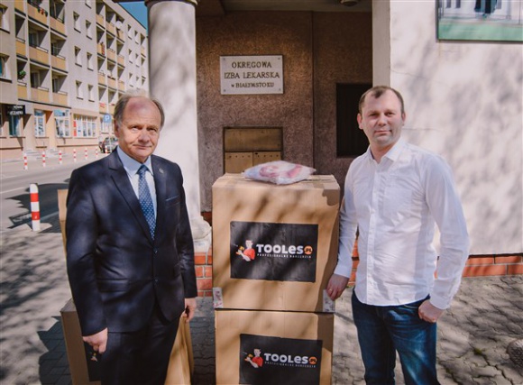 Tooles wspiera lekarzy w walce z koronawirusem
