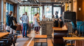 Green CaffÃ¨ Nero z nowÄ… kawiarniÄ…, w ktÃ³rej tradycja spotyka nowoczesnoÅ›Ä‡