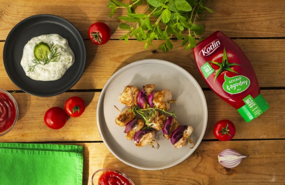 Sposób na smaczniejsze potrawy z grilla? Przepisy z ketchupem Kotlin! BIZNES, Konsument - Każdy z nas z niecierpliwością czeka na wymarzonego w tym roku grilla.