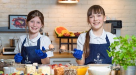 Gaja i Sonia dla dzieci w warszawskich Domów Dziecka Styl życia, LIFESTYLE - Finalistki Masterchef Junior połączyły siły, by z okazji Międzynarodowego Dnia Dziecka zrobić niespodziankę podopiecznym Zespołu do obsługi Placówek Opiekuńczo Wychowawczych nr 2 w Warszawie.