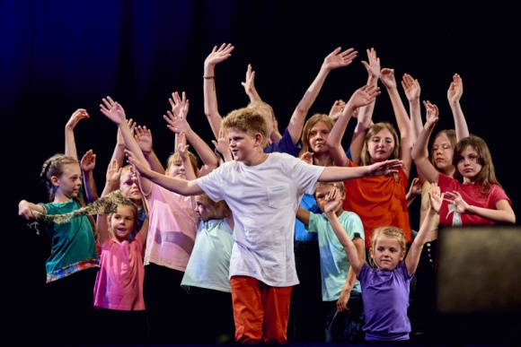 Brave Kids w lokalnym finale we WrocÅ‚awiu Sztuka, LIFESTYLE - Elementy taÅ„ca, teatru i cyrku w jednym spektaklu w wykonaniu najmÅ‚odszych mieszkaÅ„cÃ³w WrocÅ‚awia. BÄ™dÄ… takÅ¼e motywy zaczerpniÄ™te z kultury Iranu i Tanzanii. Pierwszy wrocÅ‚awski finaÅ‚ Brave Kids 2020 juÅ¼ jutro!