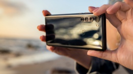 4 porady jak zrobiÄ‡ piÄ™kne zdjÄ™cia z wakacji smartfonem Styl Å¼ycia, LIFESTYLE - Jaka jest rÃ³Å¼nica miÄ™dzy lustrzankÄ… a smartfonem? Z lustrzanki nie moÅ¼na dzwoniÄ‡... WspÃ³Å‚czesne smartfony wyposaÅ¼one sÄ… w tak dobre zestawy aparatÃ³w i oprogramowanie, Å¼e z powodzeniem kaÅ¼dy i kaÅ¼da z nas moÅ¼e zrobiÄ‡ bardzo dobrej jakoÅ›ci zdjÄ™cie.