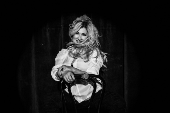 Beata Kozidrak bez cisÌnienÌ interpretuje Zipere