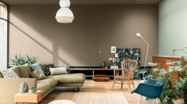 Kolor „Moc Ziemi†ogłoszony przez AkzoNobel Kolorem Roku 2021 Styl życia, LIFESTYLE - Międzynarodowy zespół ekspertów ogłosił „Moc Ziemi†Kolorem Roku 2021. To właśnie ta ciepła i naturalna barwa oraz towarzyszące jej palety ColourFutures królować będą we wnętrzach w nadchodzącym roku, wnosząc równowagę i stabilność do naszego otoczenia.