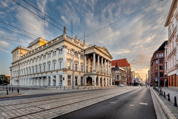 â€žStraszny dwÃ³râ€ podbiÅ‚ serca internautÃ³w. Opera WrocÅ‚awska zaprasza na spektakle