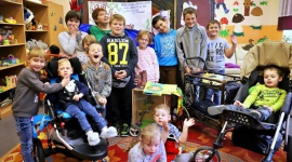 Nieoczekiwane wsparcie dla szkoÅ‚y ze SkarÅ¼yska-Kamiennej Styl Å¼ycia, LIFESTYLE - Z poczÄ…tkiem grudnia na portalu zrzutka.pl pojawiÅ‚o siÄ™ ogÅ‚oszenie zespoÅ‚u szkÃ³Å‚ w SkarÅ¼yskuâ€“Kamiennej, ktÃ³ry zbiera Å›rodki na zakup interaktywnej podÅ‚ogi dla swoich podopiecznych. JeÅ¼eli uzbiera poÅ‚owÄ™ kwoty na Magiczny Dywan, jego producent doÅ‚oÅ¼y drugÄ…