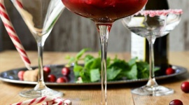 SzampaÅ„ski karnawaÅ‚ z markÄ… KROSNO GLASS Styl Å¼ycia, LIFESTYLE - Pili go bohaterowie powieÅ›ci Emila Zoli, Aleksandra Puszkina i Johanna Goethe. Strumieniami laÅ‚ siÄ™ w filmach o Jamesie Bondzie. Od strzaÅ‚u przez dno kieliszka od szampana zaczyna siÄ™ i koÅ„czy film Alfreda Hitchcocka pt. â€Szampan".