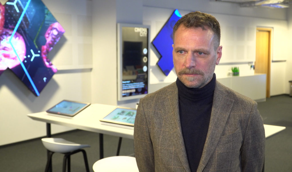Nowe technologie zacierajÄ… rÃ³Å¼nicÄ™ miÄ™dzy tradycyjnymi a wirtualnymi zakupami. W innowacyjne systemy inwestujÄ… firmy odzieÅ¼owe i obuwnicze