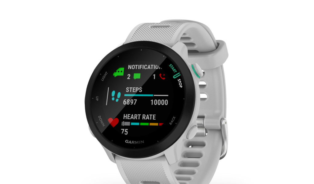 Garmin Å›wiÄ™tuje Åšwiatowy DzieÅ„ Biegania, przedstawiajÄ…c Å‚atwy w obsÅ‚udze smartwatch Forerunner 55.