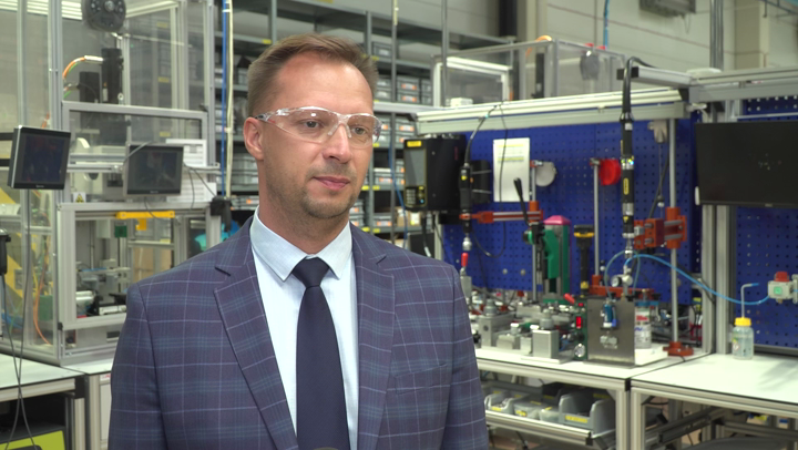 W branÅ¼y produkcyjnej pogÅ‚Ä™bia siÄ™ niedobÃ³r kadr. Firmy coraz czÄ™Å›ciej wÅ‚Ä…czajÄ… siÄ™ w proces ich ksztaÅ‚cenia