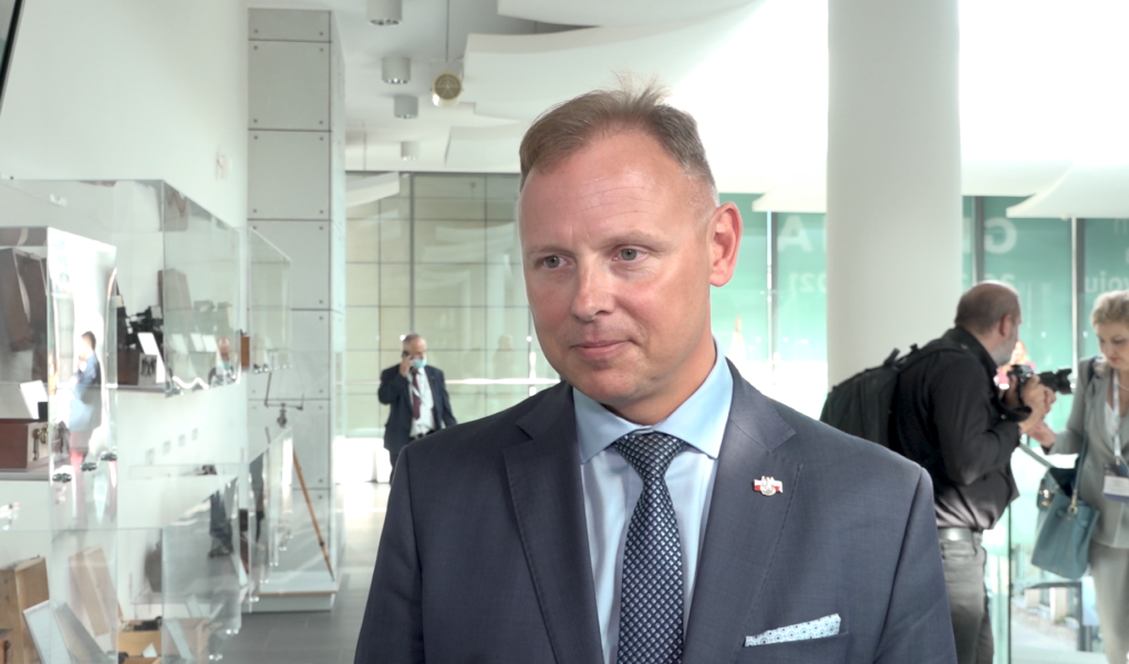 Zgodnie z nowÄ… ustawÄ… 1,8 tys. funkcjonariuszy Policji bÄ™dzie siÄ™ zajmowaÄ‡ zwalczaniem cyberprzestÄ™pczoÅ›ci. To szeÅ›ciokrotnie wiÄ™cej niÅ¼ obecnie